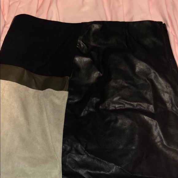 Mini skirt patched with different fabrics - Picture 2 of 2